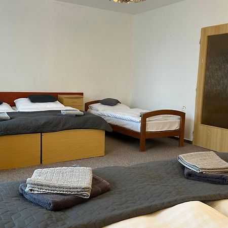 Hotel Pod Vlekem Loučná pod Klínovcem Exteriör bild
