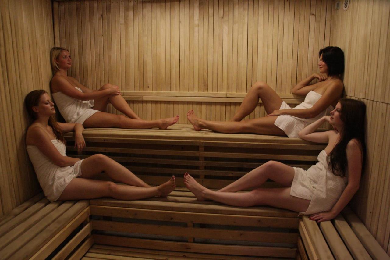 Hotel Pod Vlekem Loučná pod Klínovcem Exteriör bild