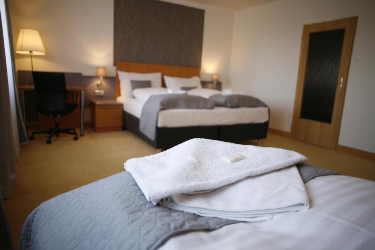 Hotel Pod Vlekem Loučná pod Klínovcem Exteriör bild