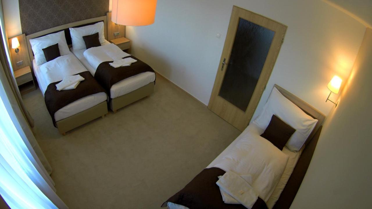 Hotel Pod Vlekem Loučná pod Klínovcem Exteriör bild