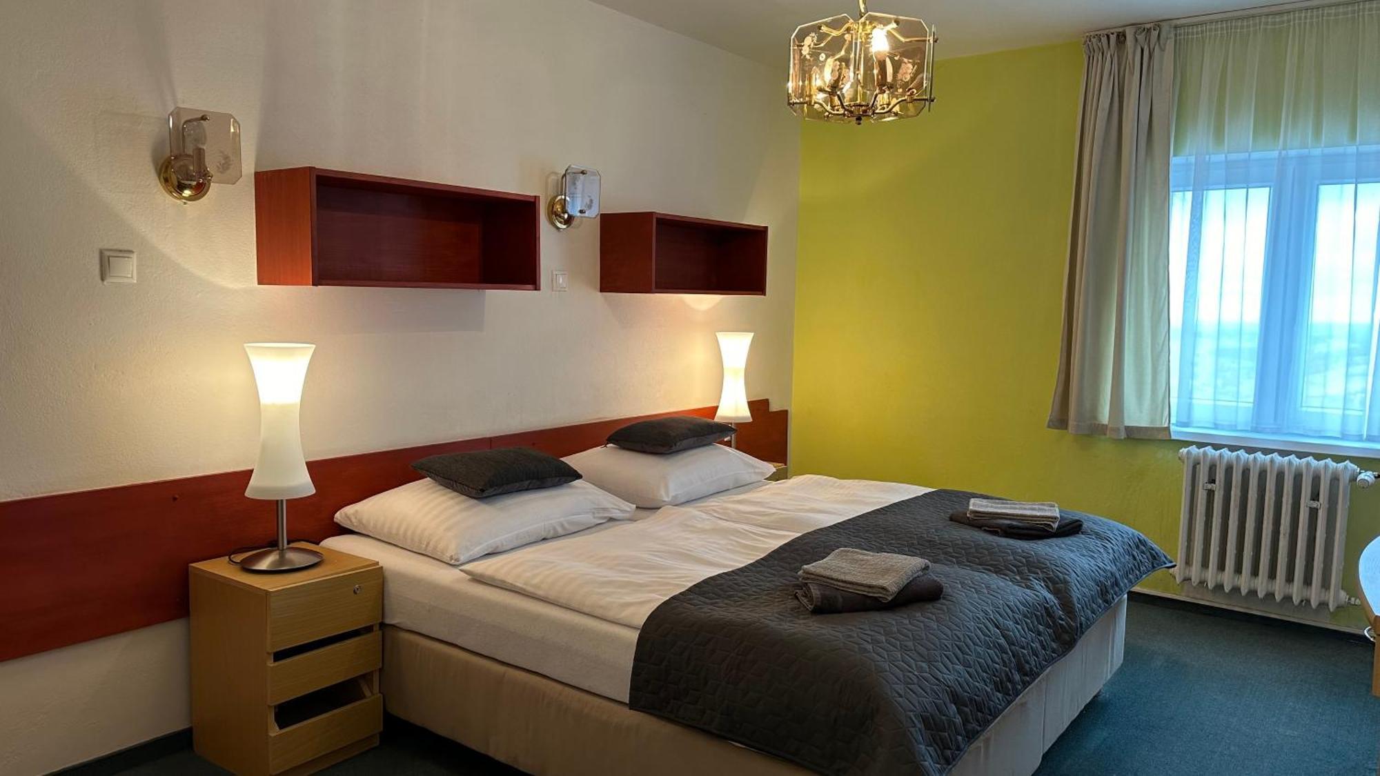 Hotel Pod Vlekem Loučná pod Klínovcem Exteriör bild