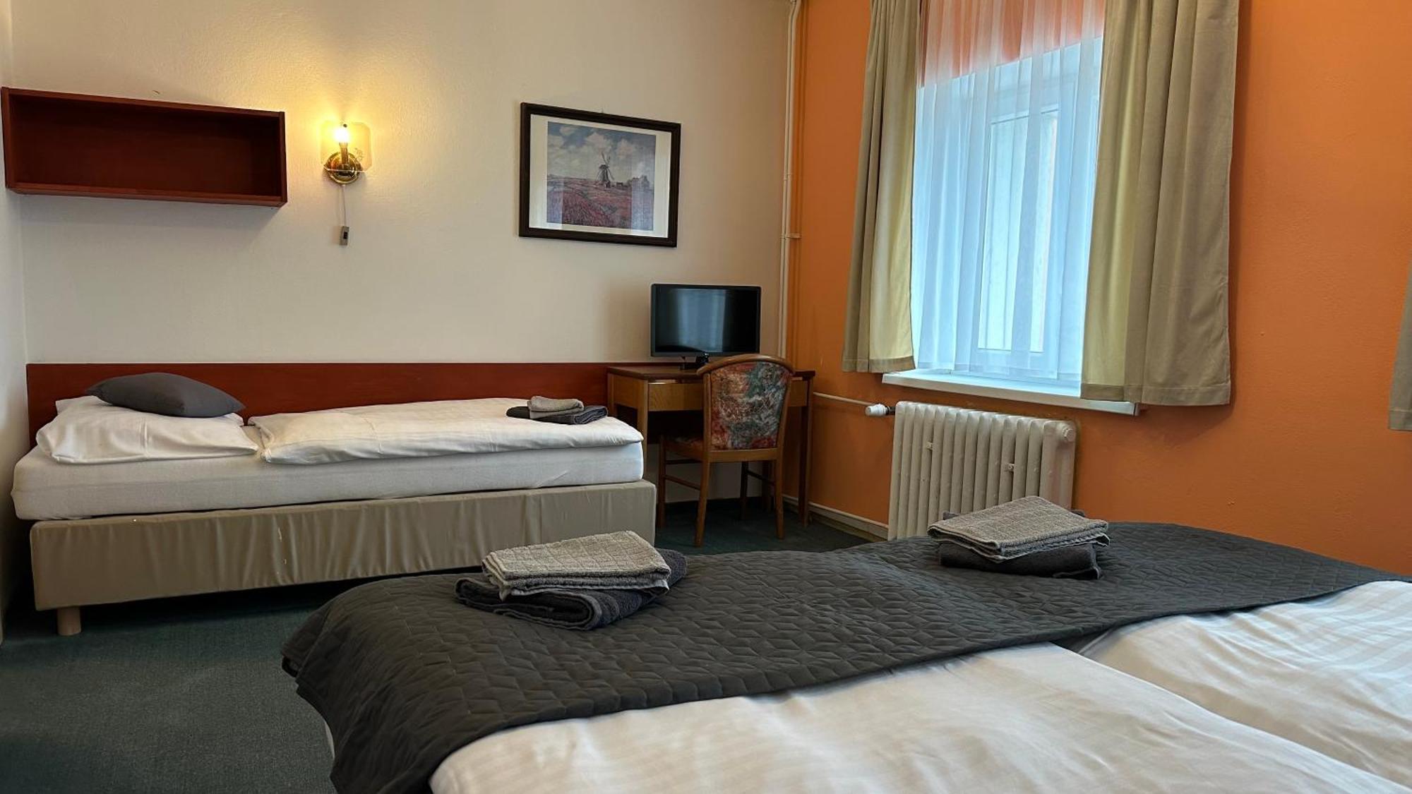 Hotel Pod Vlekem Loučná pod Klínovcem Exteriör bild