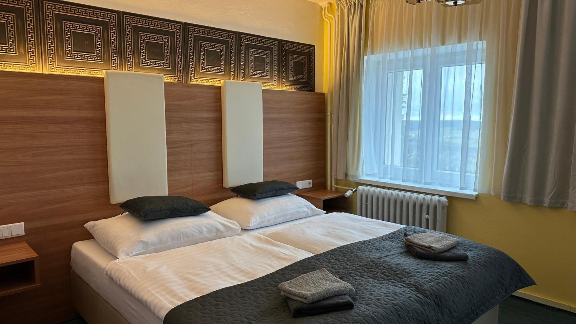 Hotel Pod Vlekem Loučná pod Klínovcem Exteriör bild