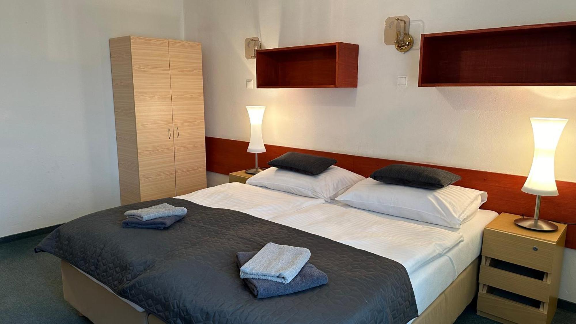 Hotel Pod Vlekem Loučná pod Klínovcem Exteriör bild